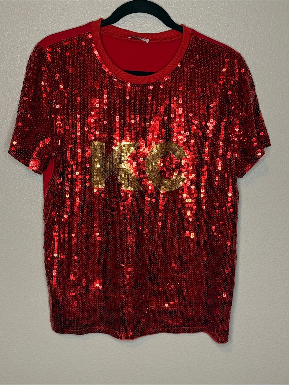 Kansas City Chiefs Red Sequin Short Sleeve Top size large (bin14)